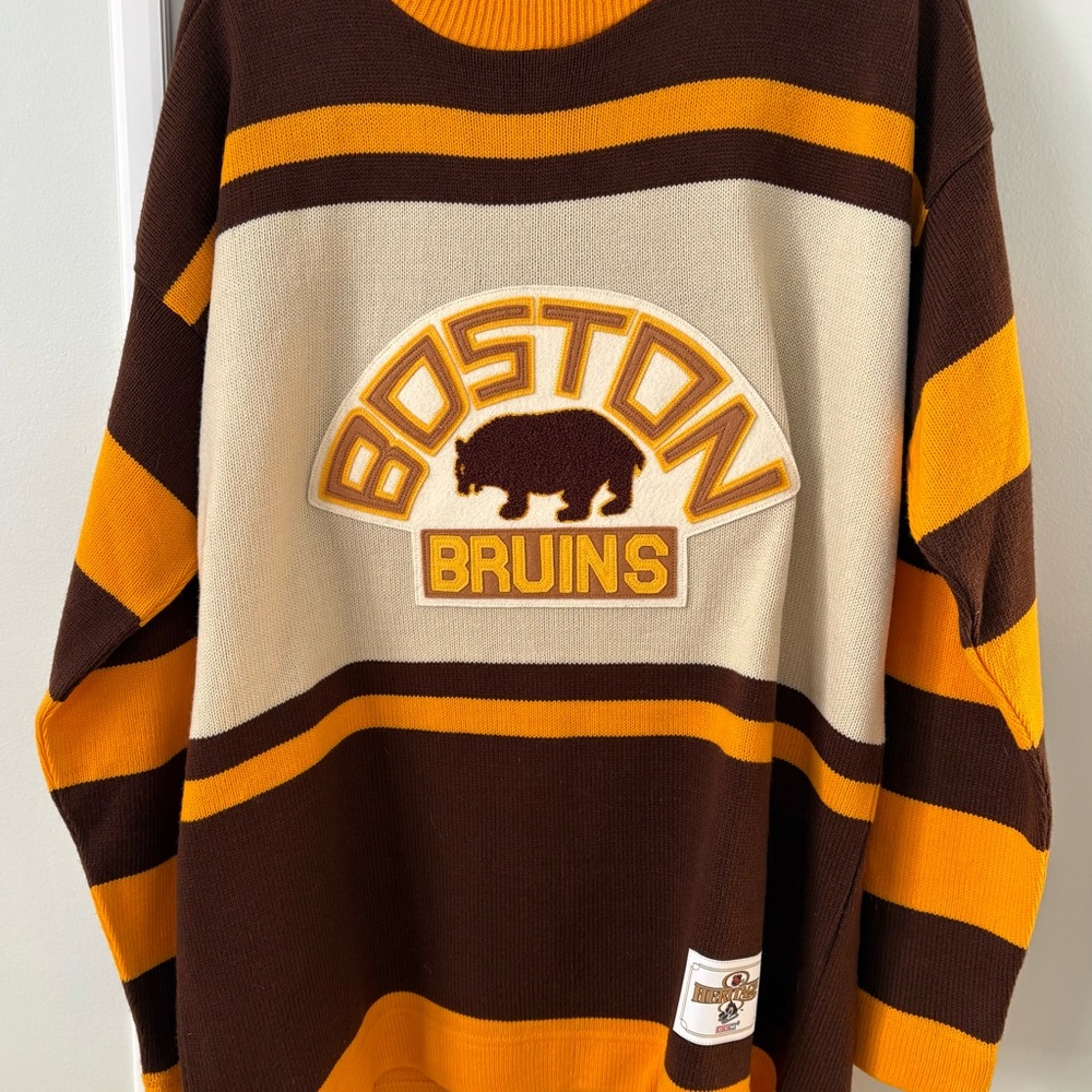 CCM Boston Bruins Bear Crewneck Sweater - Size Large
